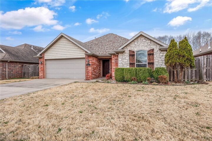 Property Photo:  3037 N Azure Avenue  AR 72704 