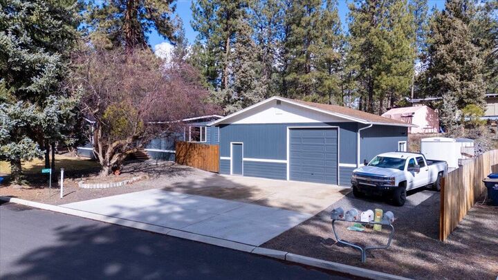 Property Photo:  60952 McMullin Drive  OR 97702 