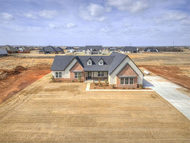 Property Photo:  2541 S May Avenue  OK 73044 