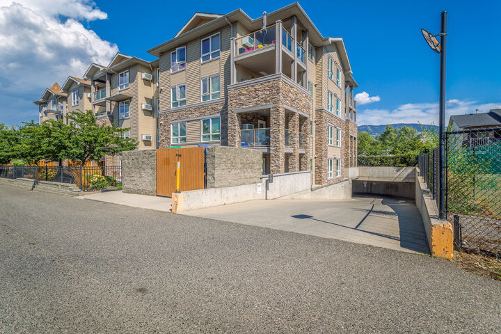 Photo de la propriété:  325 McIntosh Road 4105  BC V1X 2C6 