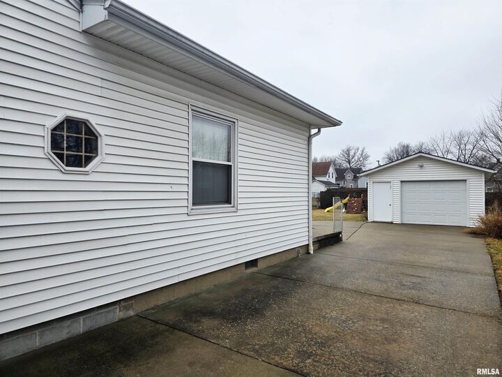 Property Photo:  34 8th Avenue  IL 61520 