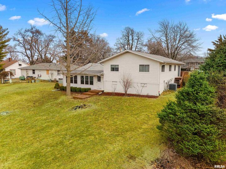 Property Photo:  220 S Pleasant Hill Road  IL 61611 