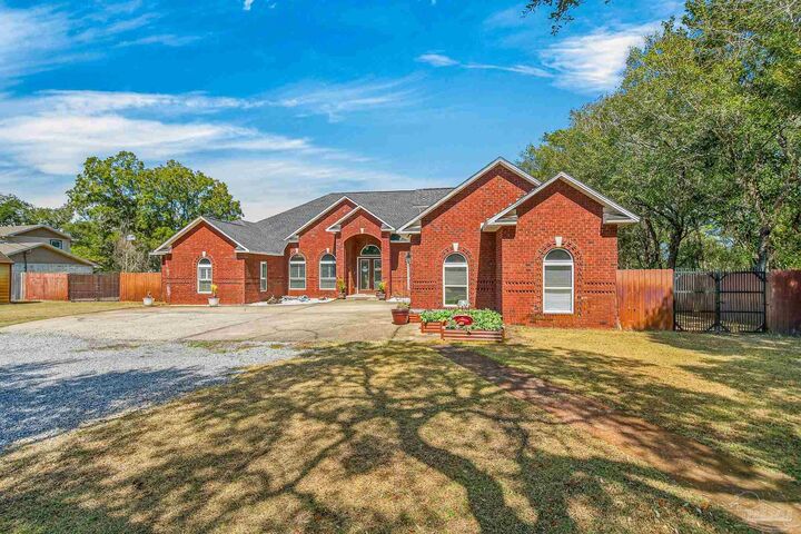 Property Photo:  2930 Fenceline Rd  FL 32507 