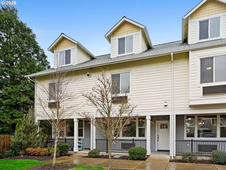 Property Photo:  10843 E Burnside St  OR 97216 