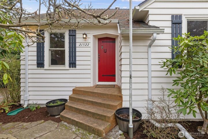 Property Photo:  21522  92nd Avenue W  WA 98020 