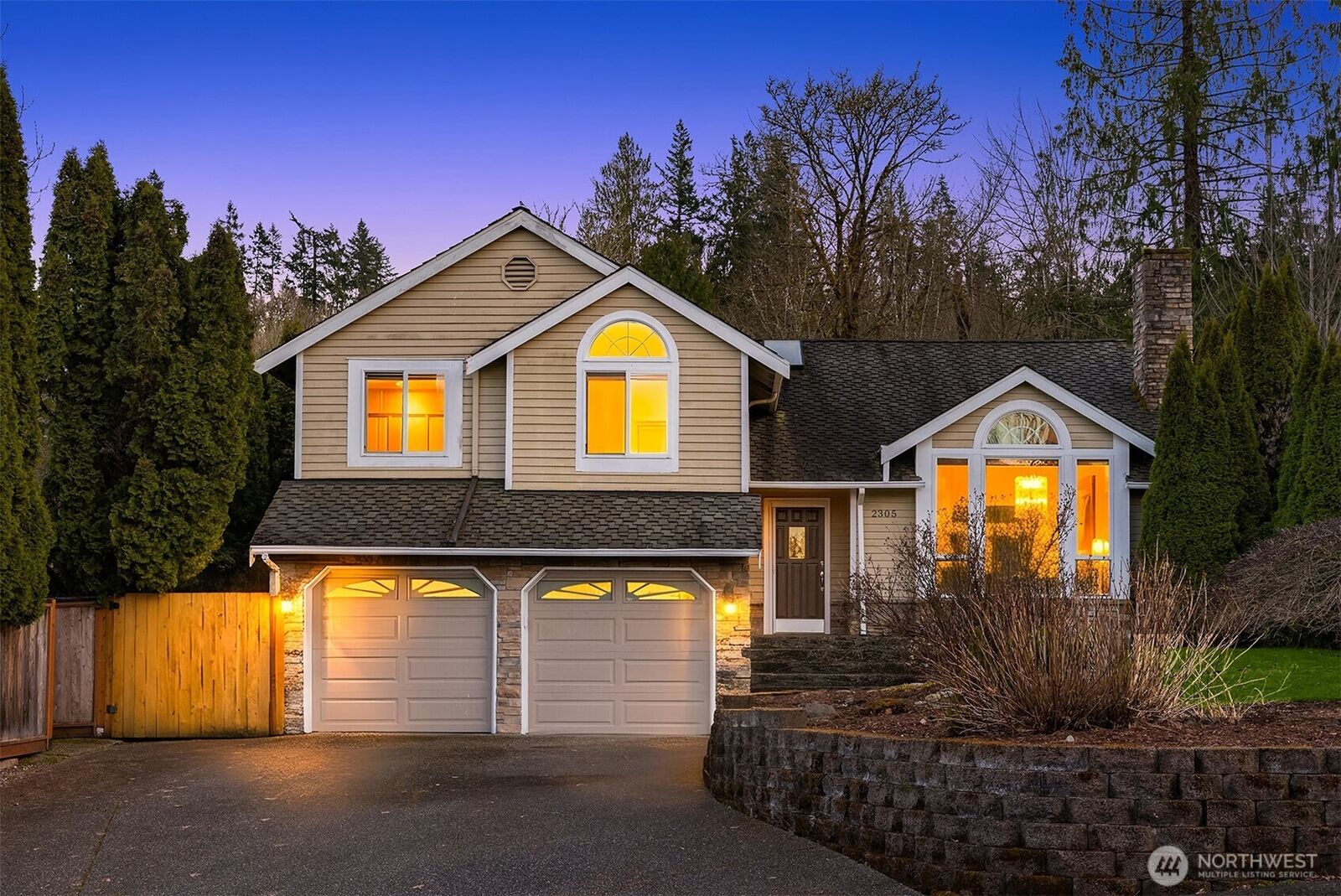 Property Photo:  2305 NW Oakcrest Drive  WA 98027 
