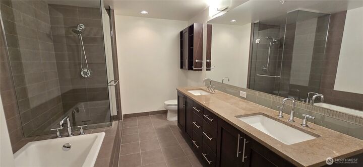 Property Photo:  10650 NE 9th Place 1820  WA 98004 