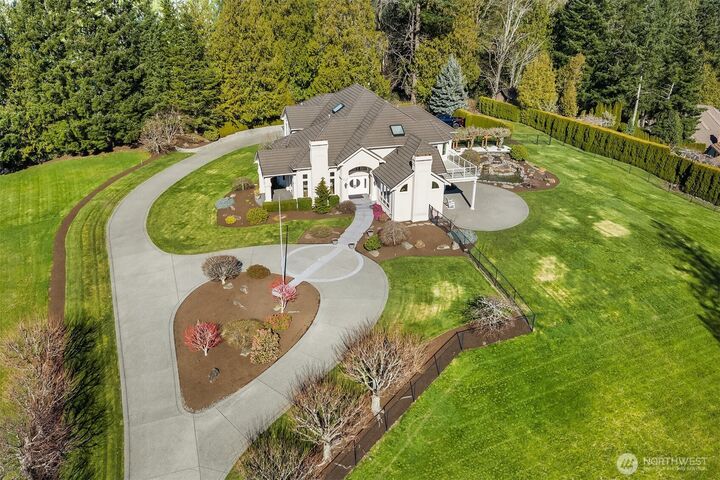 Property Photo:  23220 SE 47th Way  WA 98075 