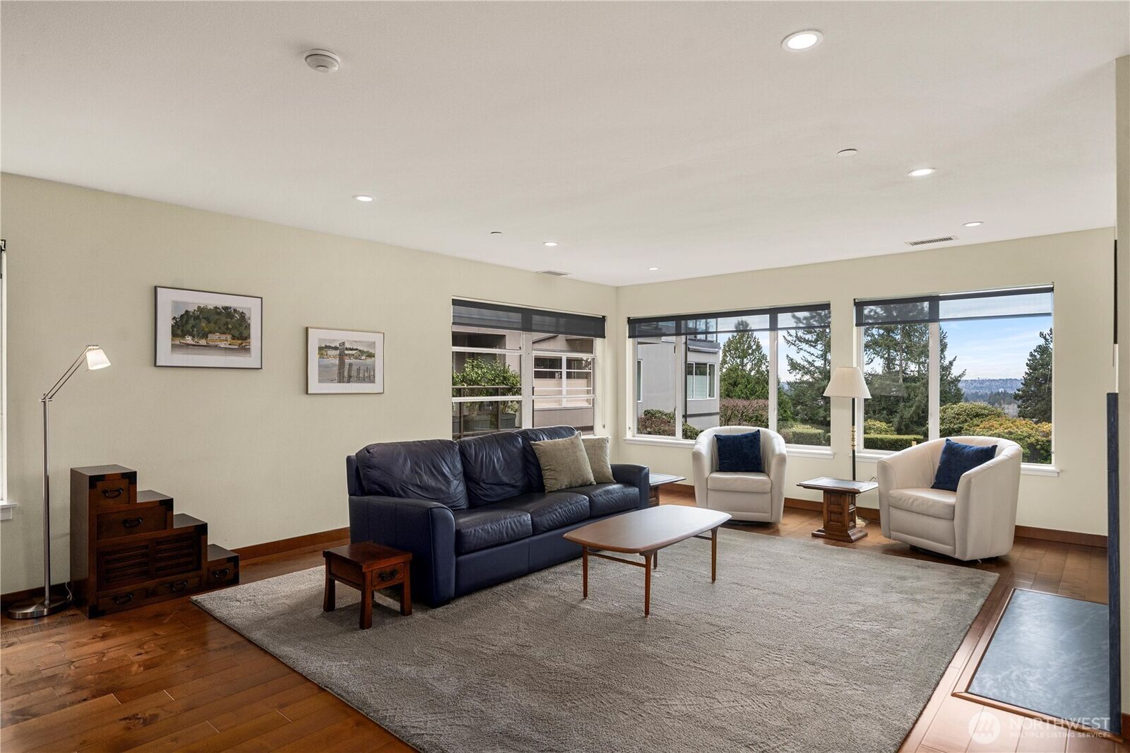 Property Photo:  11122 NE 41st Drive 31  WA 98033 