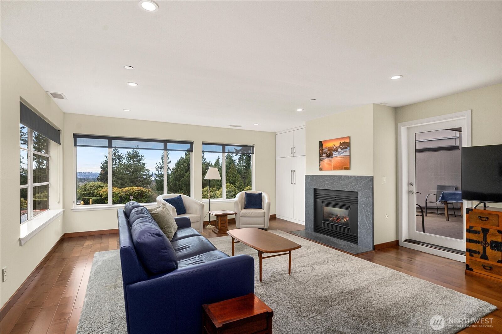 Property Photo:  11122 NE 41st Drive 31  WA 98033 