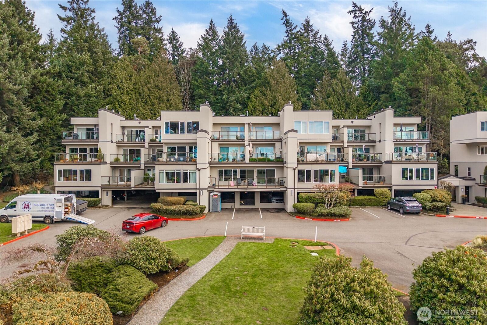 Property Photo: 11122 NE 41st Drive 31 WA 98033
