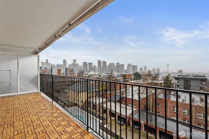Property Photo: 505 Belmont Avenue E 501 WA 98102