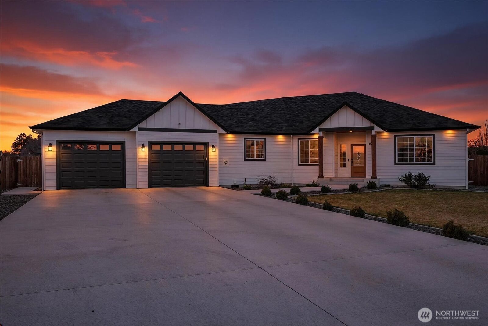 Property Photo:  2054 Road  H.2  NE  WA 98837 