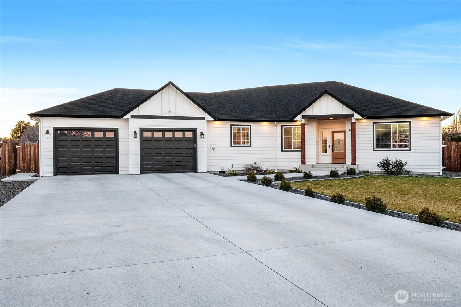 Property Photo: 2054 Road H.2 NE WA 98837