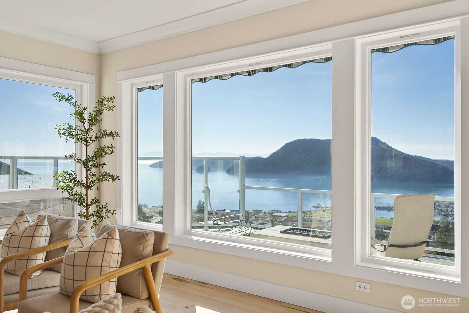 Property Photo:  2402  Highland Drive  WA 98221 