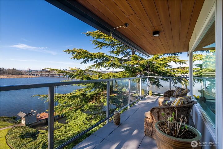 Property Photo:  2501  Canterbury Lane E 410  WA 98112 