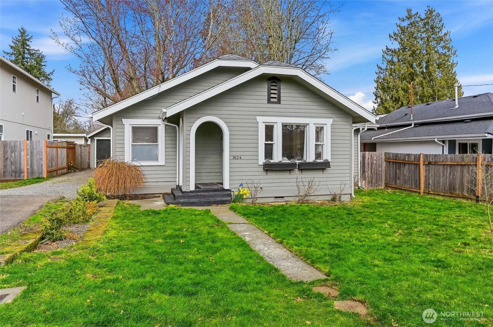 Property Photo:  1624 S 124th Street  WA 98168 