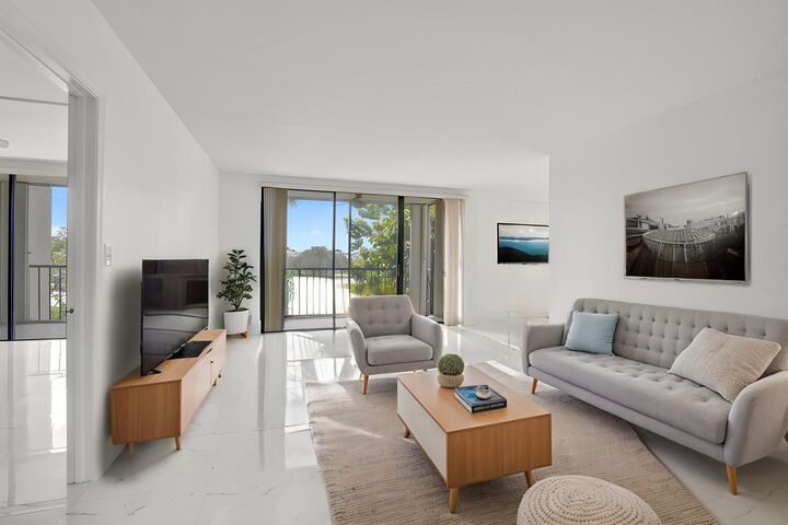 Property Photo: 5951 Wellesley Park Drive 206 FL 33433