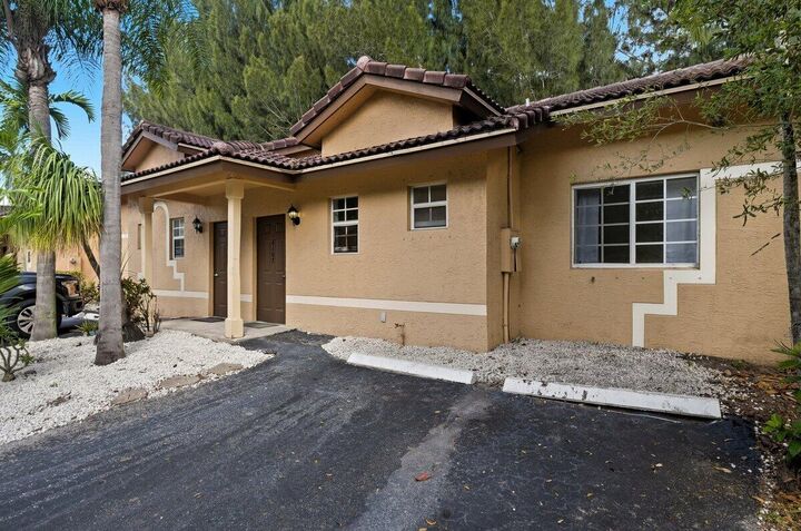 Property Photo:  6207 Garden Court  FL 33314 