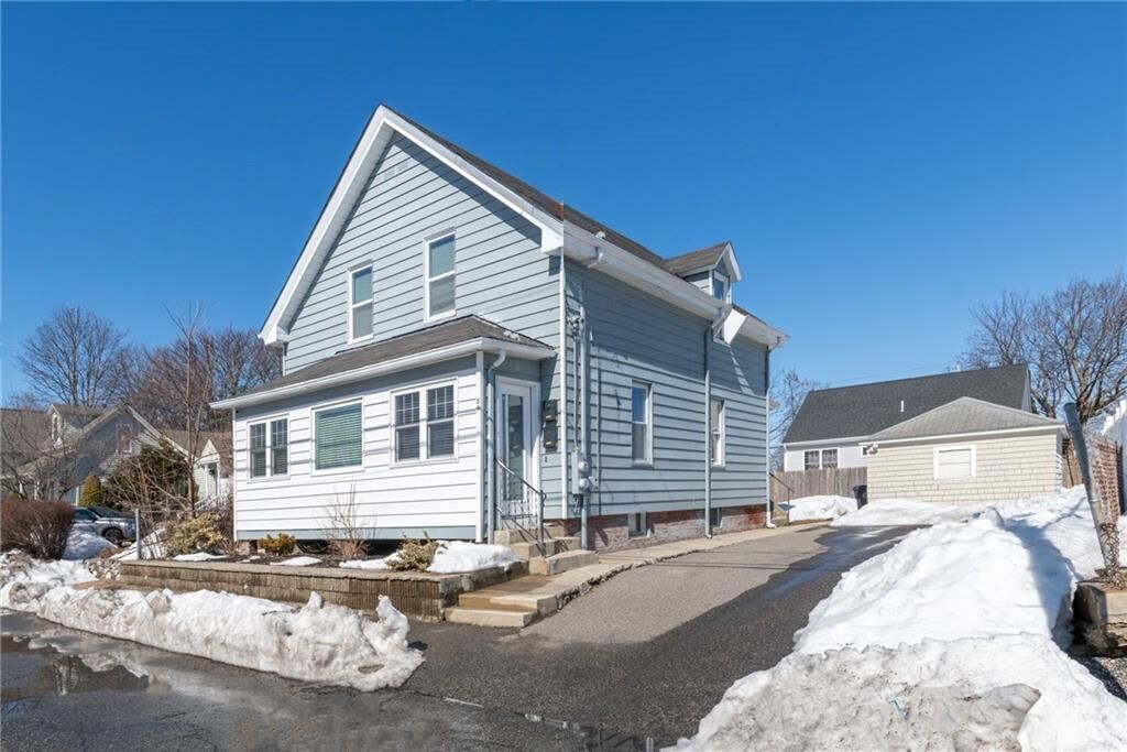 Property Photo:  86 Woodward Avenue  RI 02914 