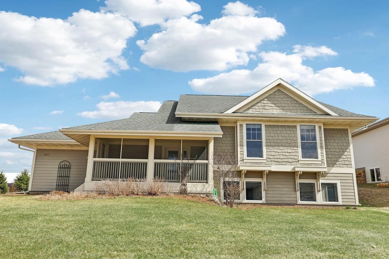 Property Photo: 1021 Susan Crest WI 53515
