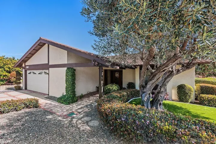 Property Photo:  12007 Bajada Rd  CA 92128 