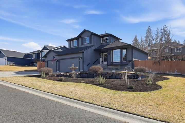 Property Photo:  3014 E Pineglen Ave  WA 99021 