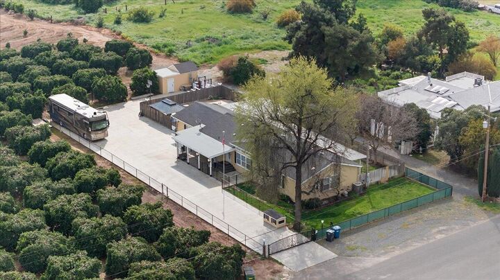 Property Photo:  23547 Avenue 184  CA 93257 