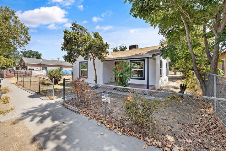 Property Photo:  2261 S Nicholas Avenue  CA 93706 