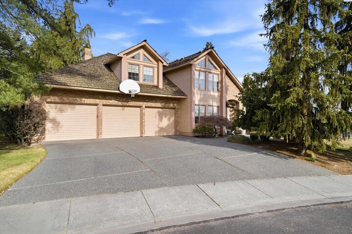 Property Photo:  230 Greenbriar West  WA 99352 