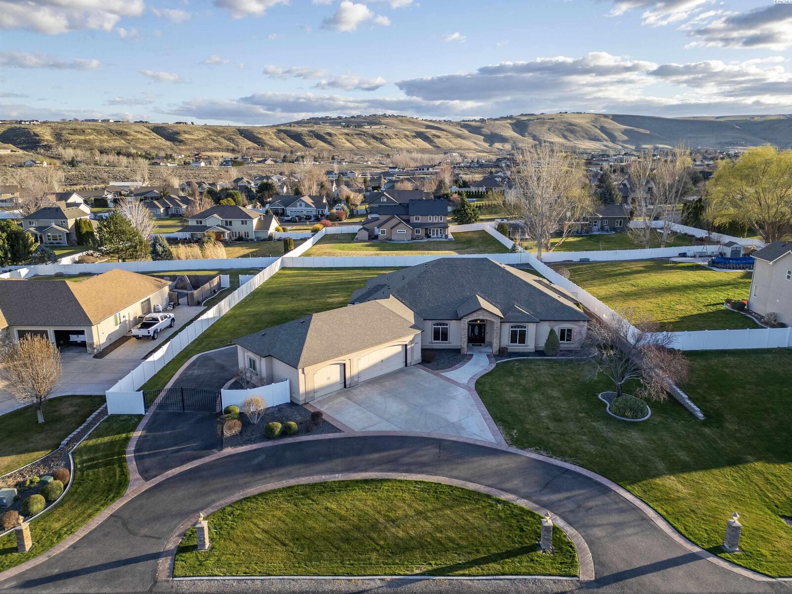 Property Photo:  103007 Heather Drive  WA 99338 