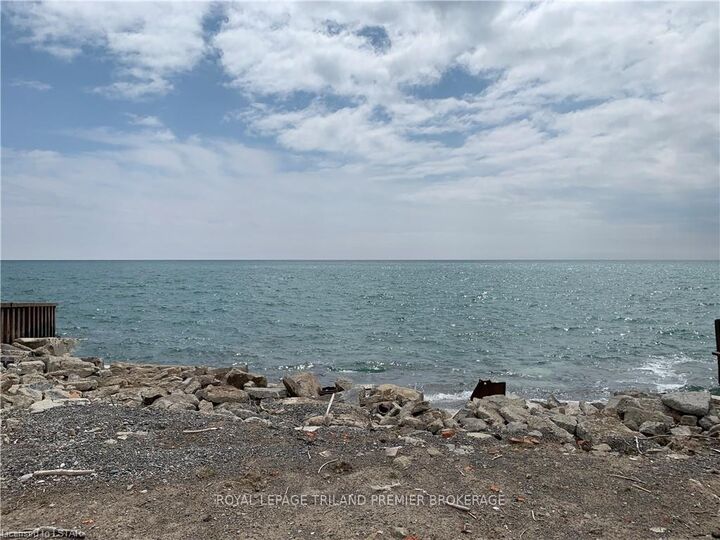 Property Photo:  18094 Erie Shore Drive  ON N0P 1A0 