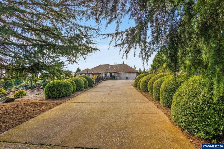 Property Photo:  6497 Mahalo Dr SE  OR 97317 
