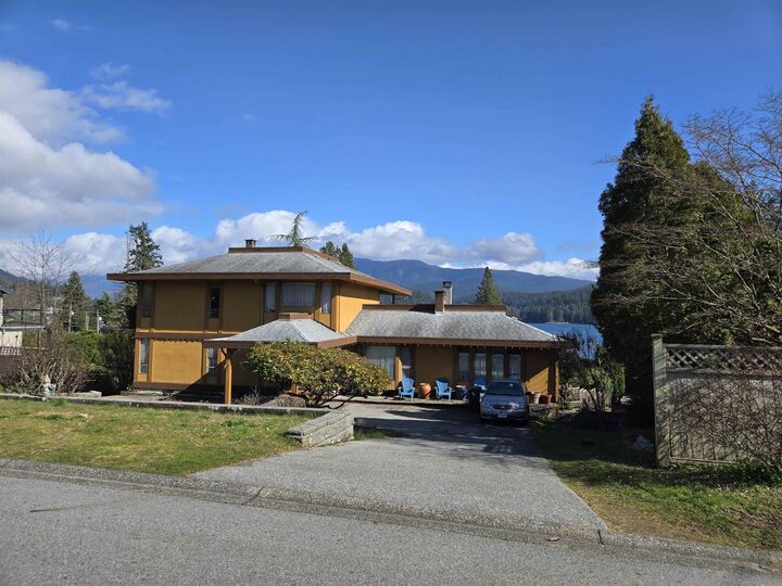 Property Photo: 534 Beachview Drive BC V7G 1P9