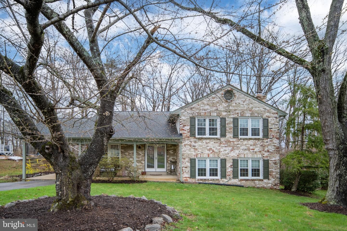 Property Photo: 12335 Oakwood Drive VA 22192