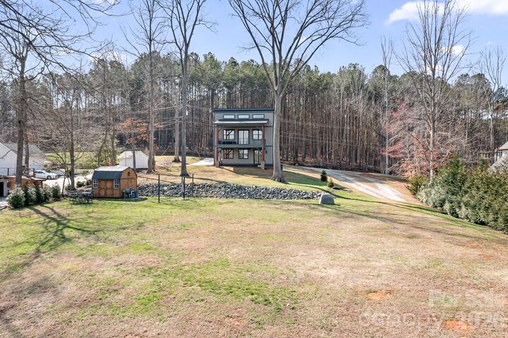 Property Photo: 7176 Lynbrook Creek Road NC 28037