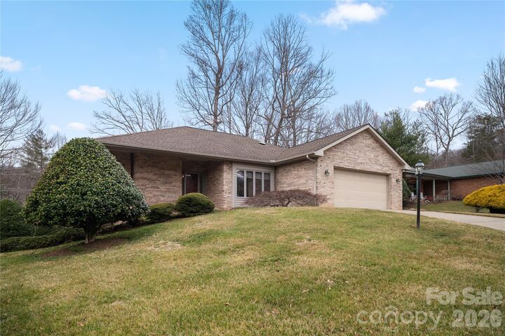 Property Photo:  105 Fairway Knoll Drive  NC 28739 