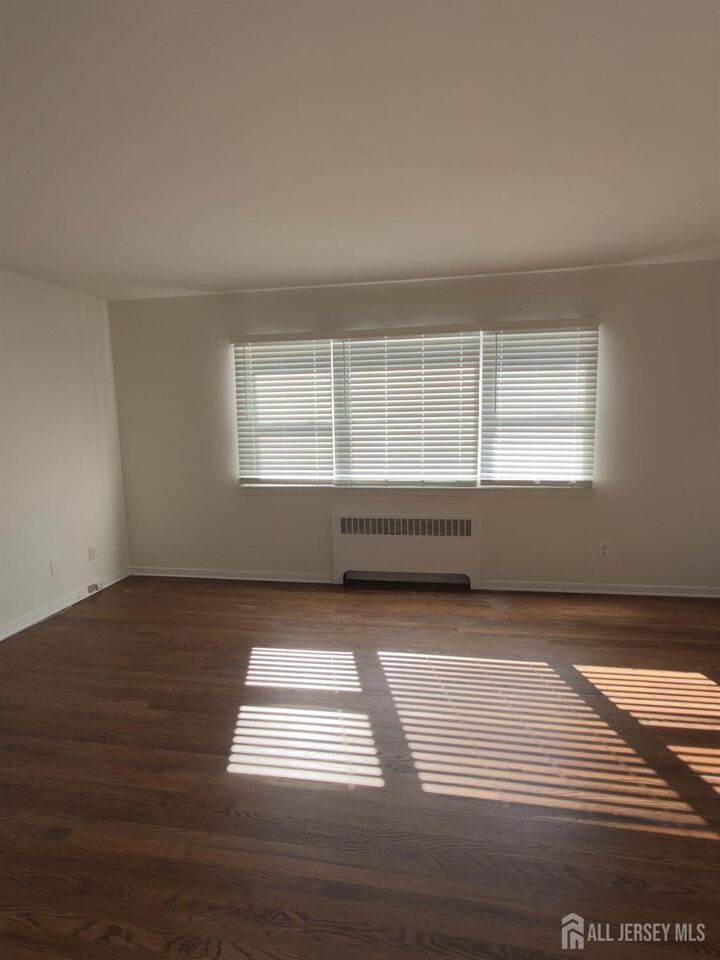 Property Photo:  298 Central Avenue 5B  NJ 08817 