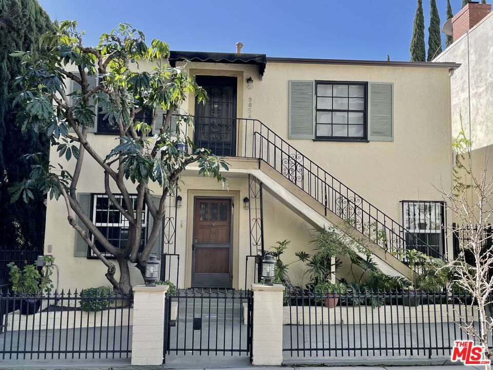 Property Photo:  9052 Elevado St  CA 90069 