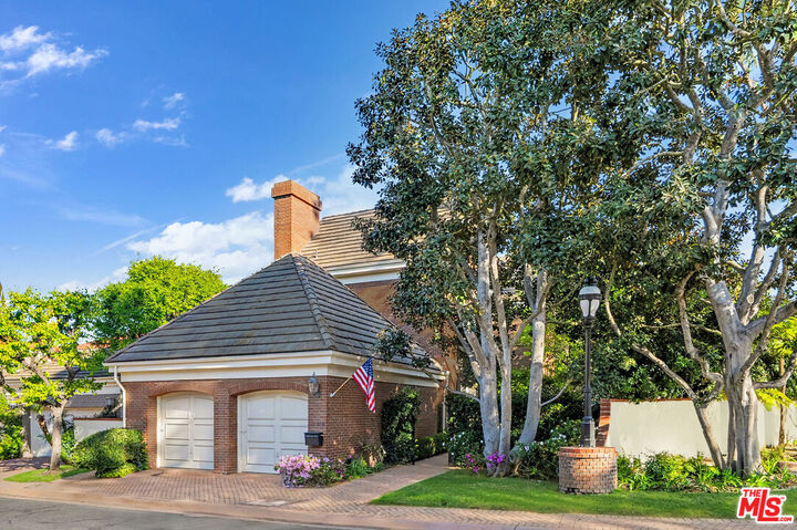 Property Photo:  12386 Ridge Cir  CA 90049 