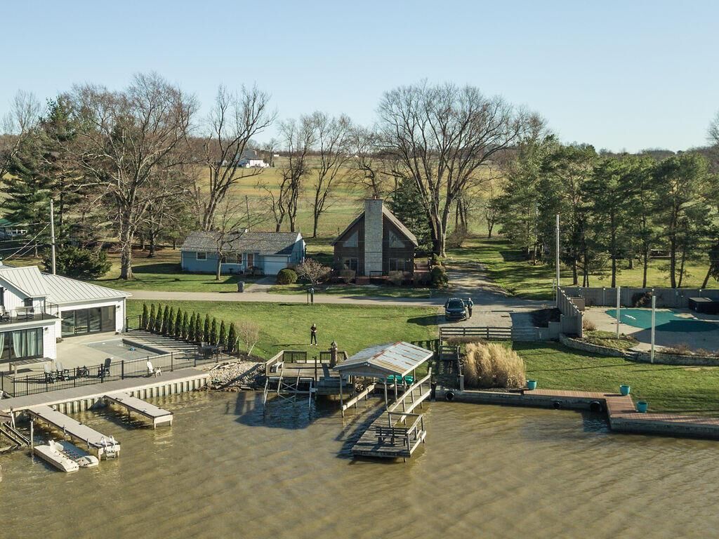 Property Photo: 3727 South Bank NE Road OH 43046