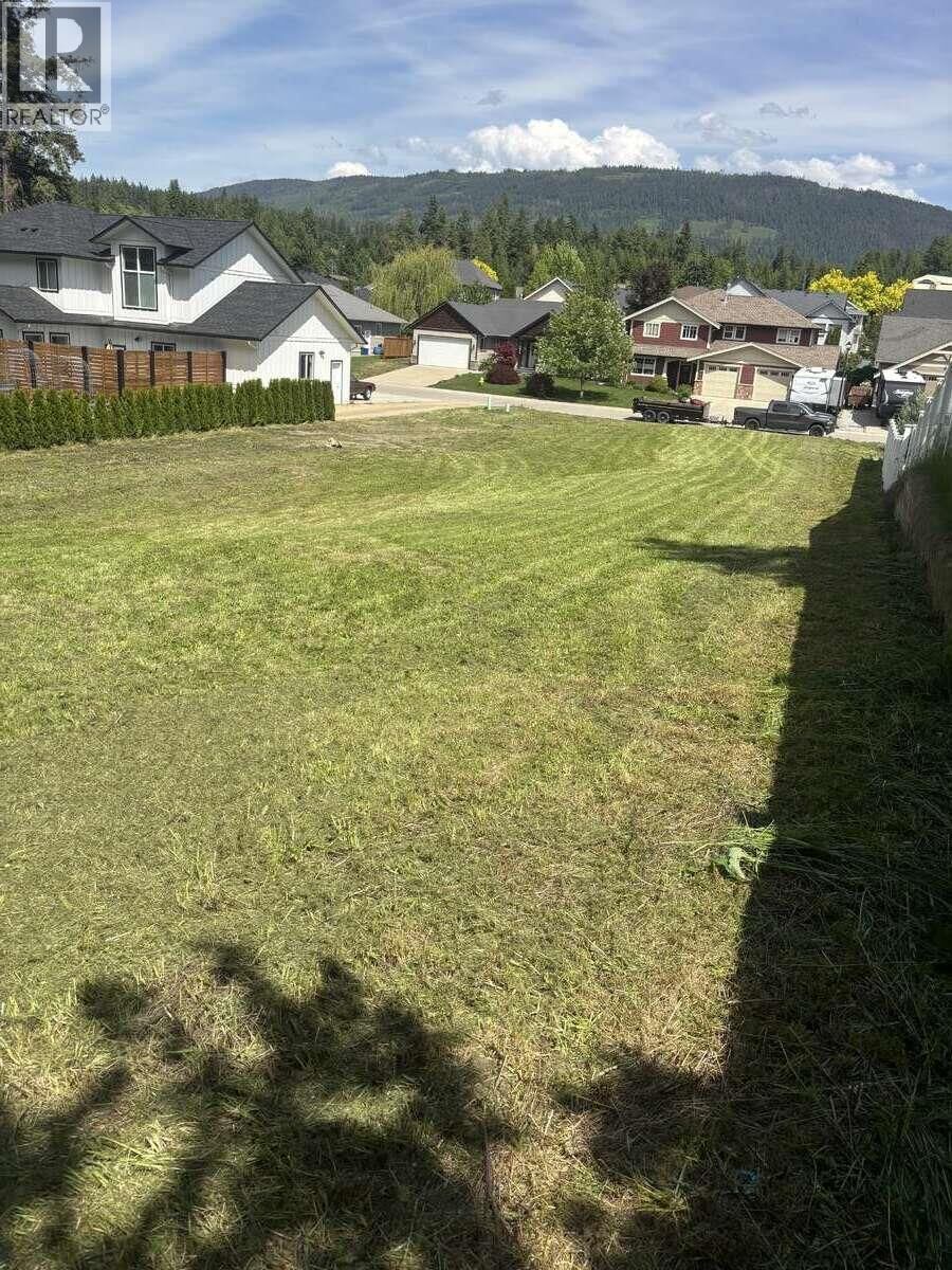 Property Photo:  1821 22 Street Northeast  BC V1E 3M9 