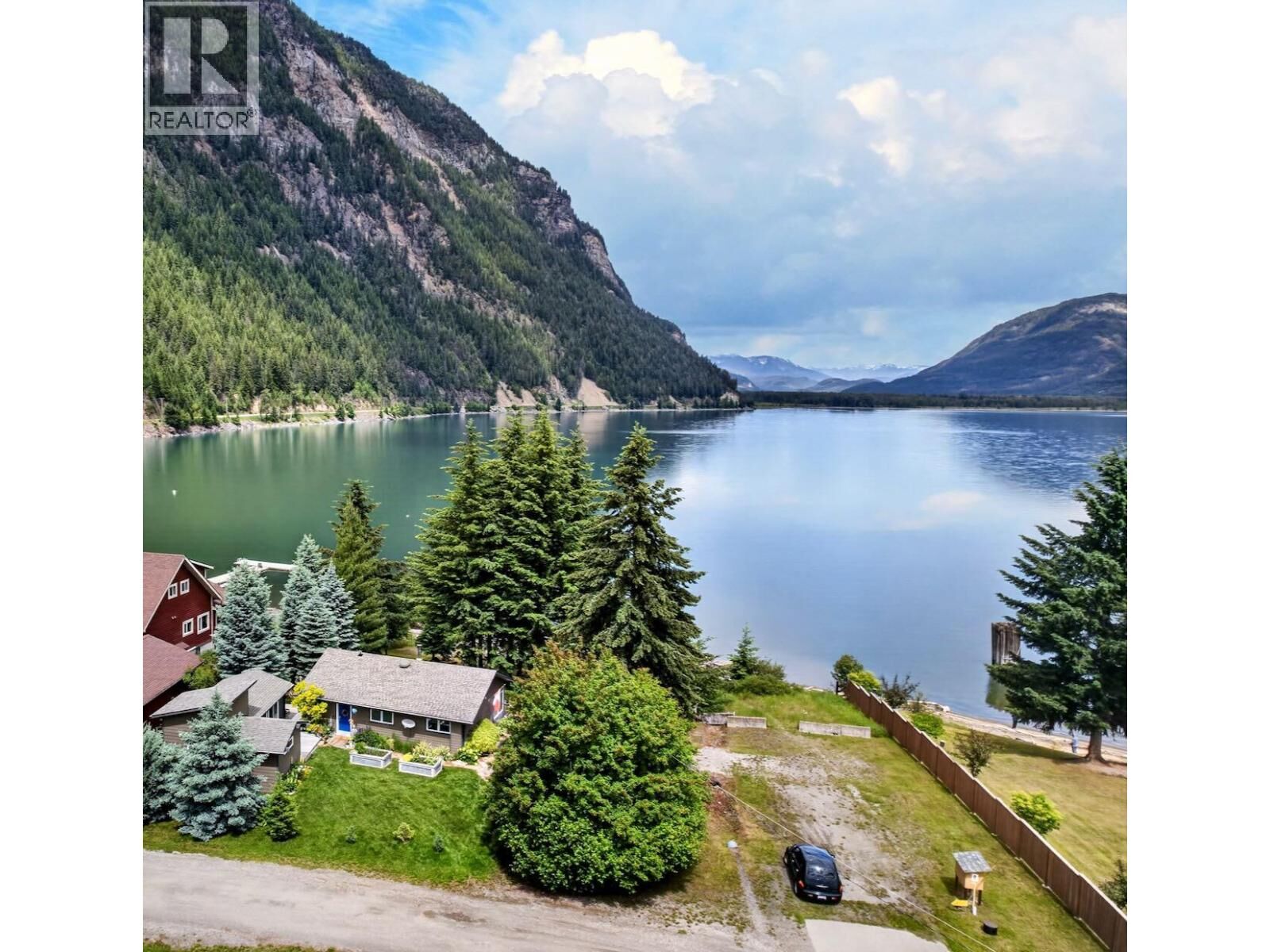 Property Photo: 605 Sixth Avenue BC V0G 1M0