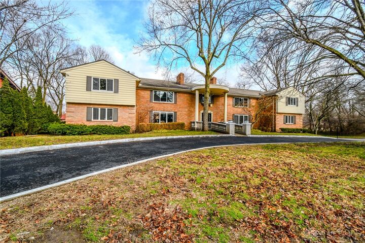 Property Photo: 121 E Schantz 4 OH 45409