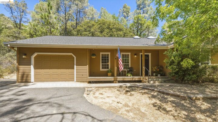 Property Photo:  21440 N Tuolumne Rd  CA 95383 