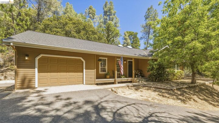 Property Photo: 21440 N Tuolumne Rd CA 95383