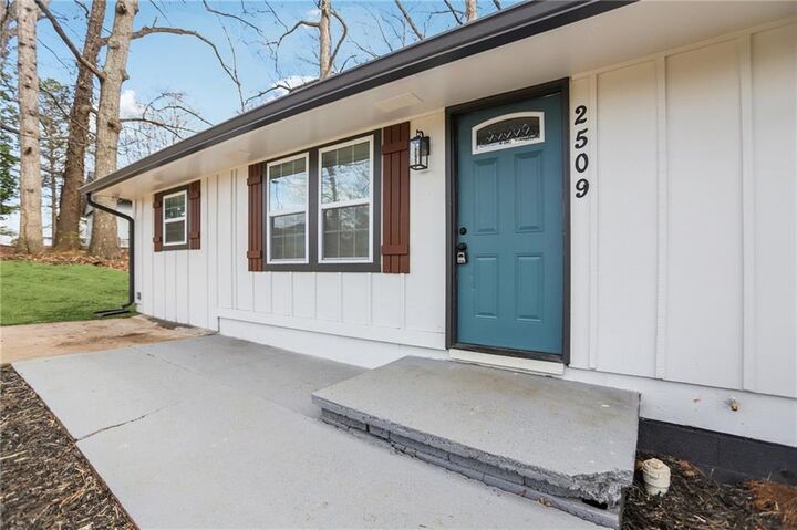 Property Photo:  2509 Bonita Court  GA 30260 