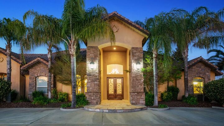 Property Photo:  11116 E Dayton Avenue  CA 93657 