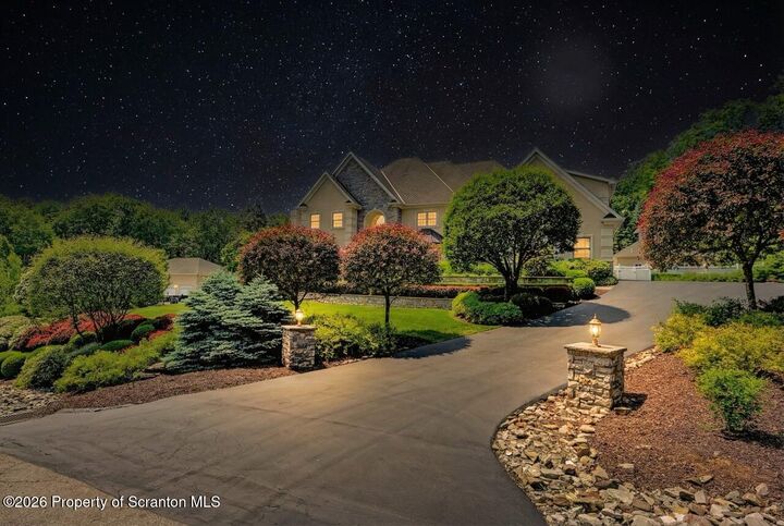 Property Photo: 52 Ivywood Drive PA 18411