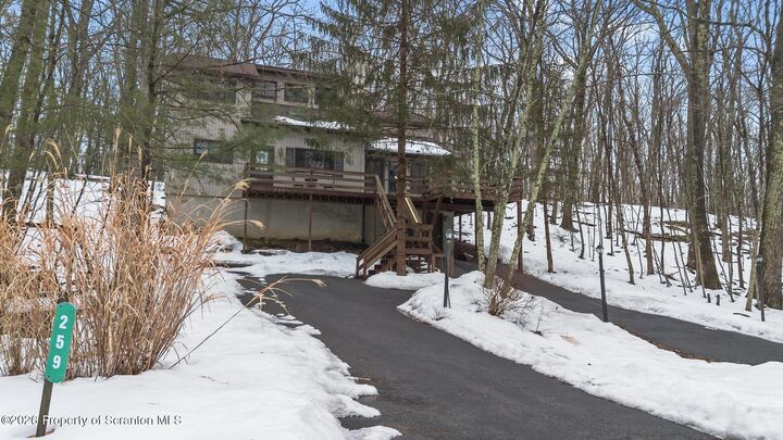 Property Photo:  259 Sandlewood Drive  PA 18301 